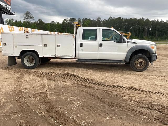 Image of Ford F-550 equipment image 3