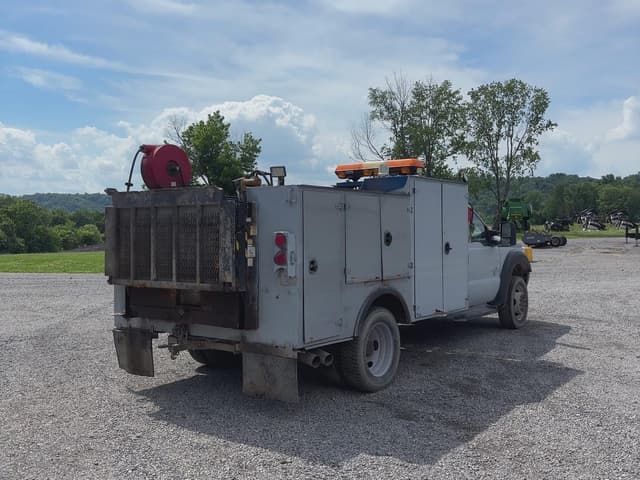 Image of Ford F-550 equipment image 4