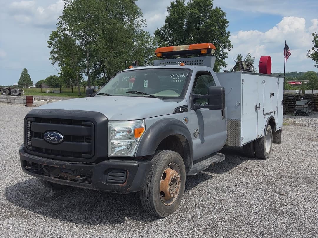 Image of Ford F-550 Primary image