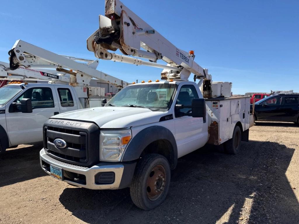 2011 Ford F-550 Equipment Image0