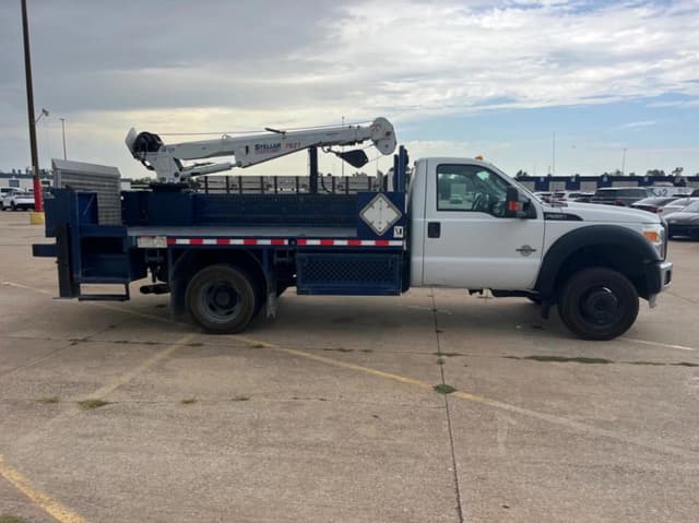Image of Ford F-550 equipment image 3