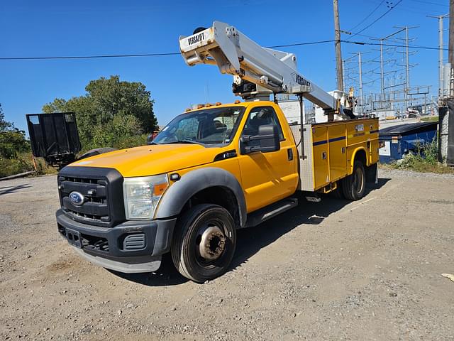 Image of Ford F-550 equipment image 3