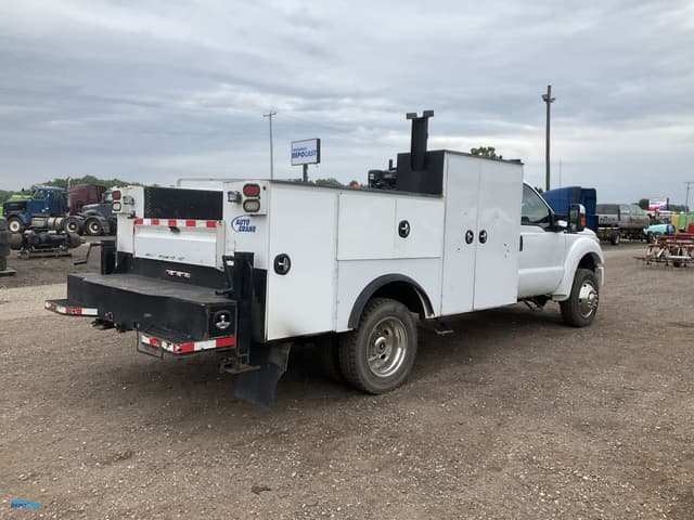 Image of Ford F-550 equipment image 4