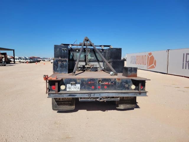 Image of Ford F-550 equipment image 3