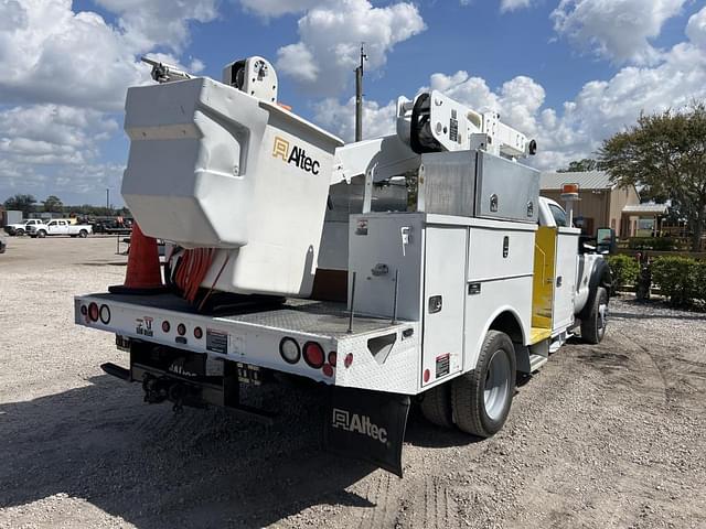 Image of Ford F-550 equipment image 2