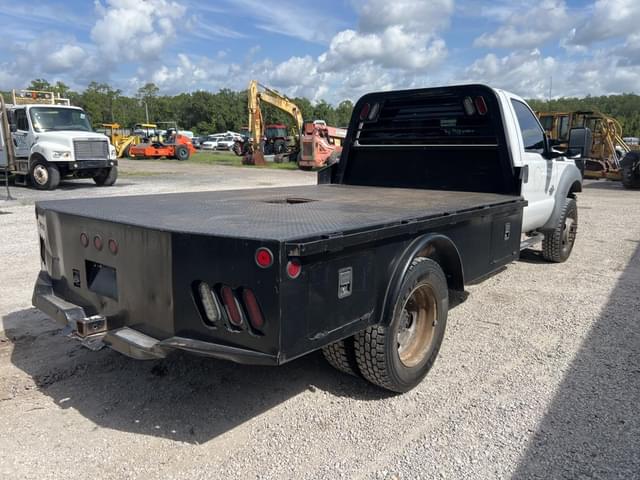 Image of Ford F-550 equipment image 3