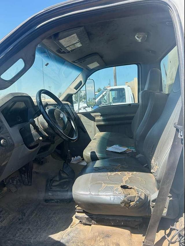 Image of Ford F-650 equipment image 2