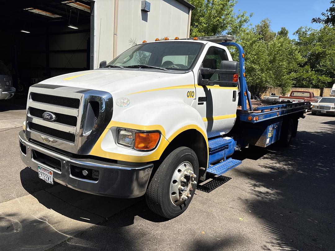 Image of Ford F-650 Primary image
