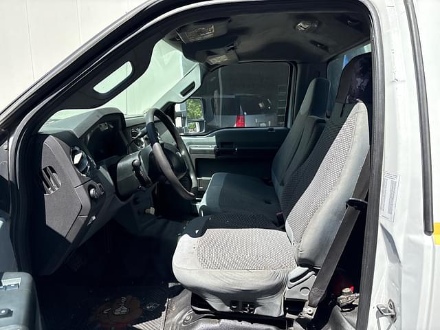 Image of Ford F-650 equipment image 4