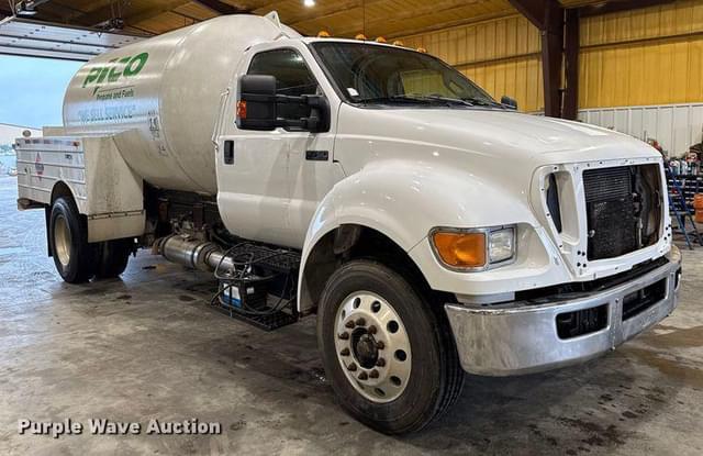 Image of Ford F-750 equipment image 2