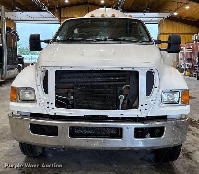Image of Ford F-750 equipment image 1