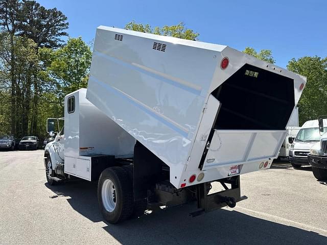 Image of Ford F-750 equipment image 2