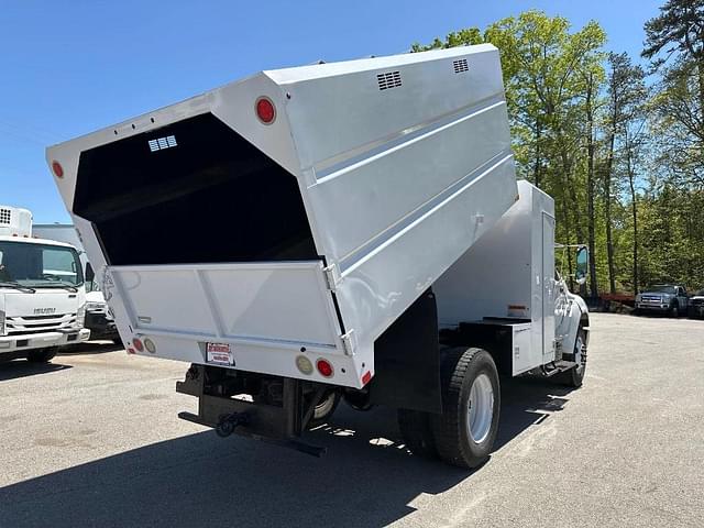 Image of Ford F-750 equipment image 4