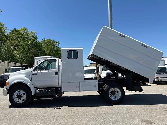 Image of Ford F-750 equipment image 1