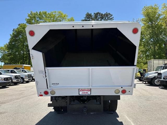 Image of Ford F-750 equipment image 3