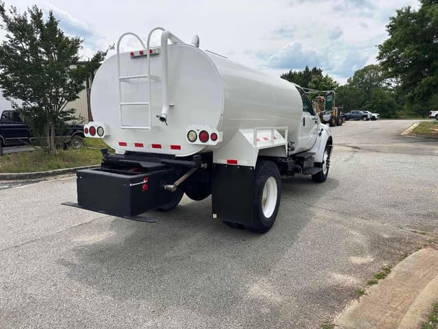 Image of Ford F-750 equipment image 4