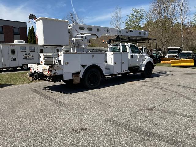 Image of Ford F-750 equipment image 4