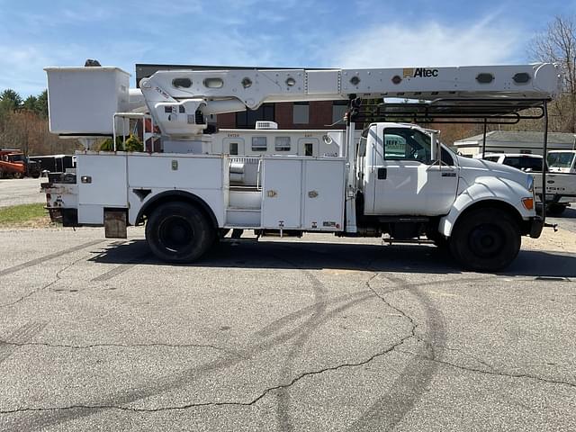 Image of Ford F-750 equipment image 3