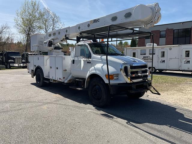 Image of Ford F-750 equipment image 2