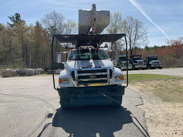 Image of Ford F-750 equipment image 1