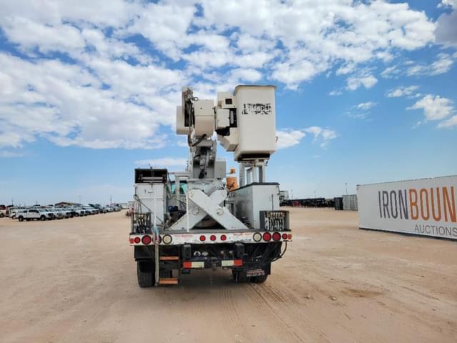 Image of Ford F-750 equipment image 3