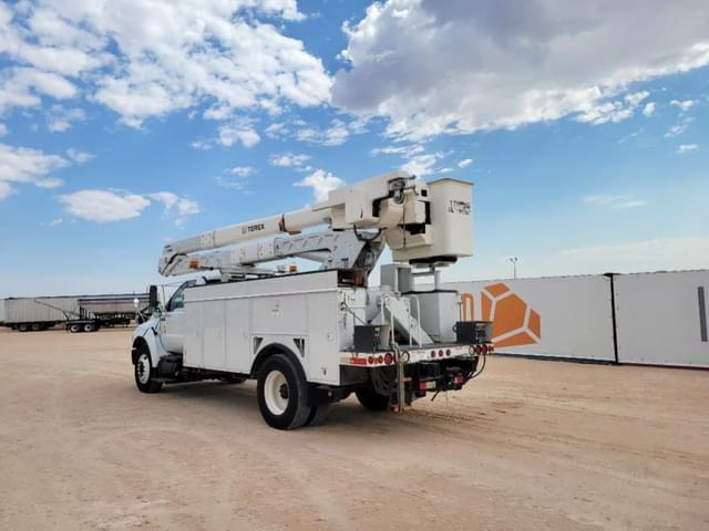 Image of Ford F-750 equipment image 2