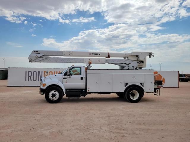 Image of Ford F-750 equipment image 1