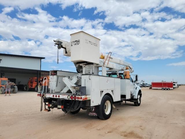 Image of Ford F-750 equipment image 4