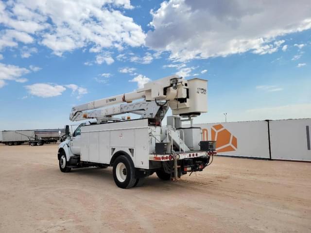 Image of Ford F-750 equipment image 2