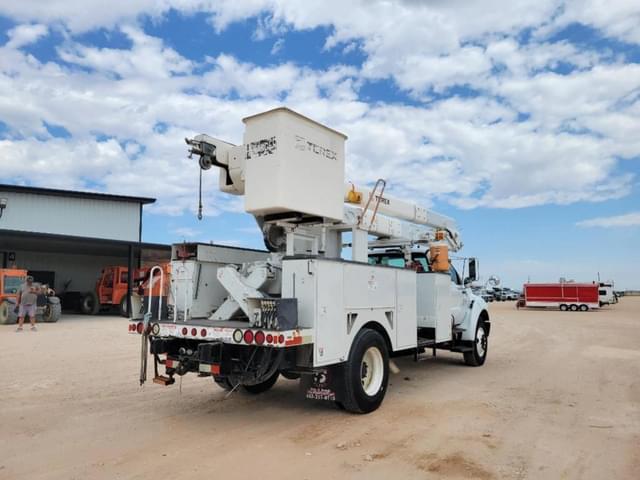 Image of Ford F-750 equipment image 4