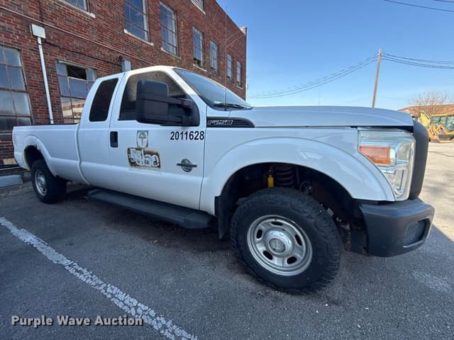 Image of Ford F-250 equipment image 3