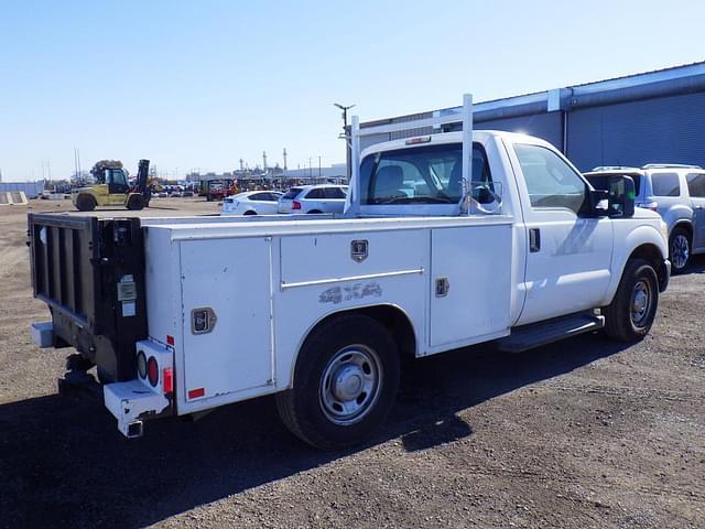 Image of Ford F-250 equipment image 2