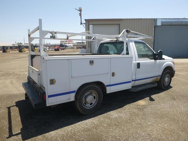 Image of Ford F-250 equipment image 3