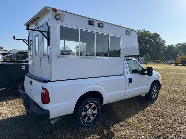 Image of Ford F-250 equipment image 3
