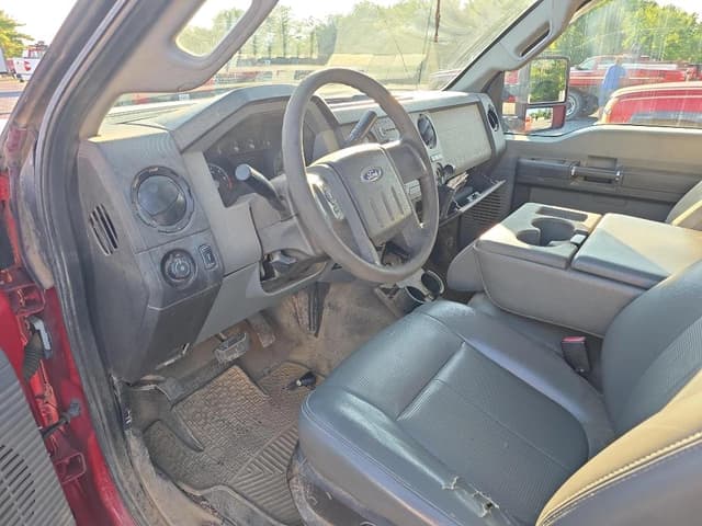 Image of Ford F-250 equipment image 3