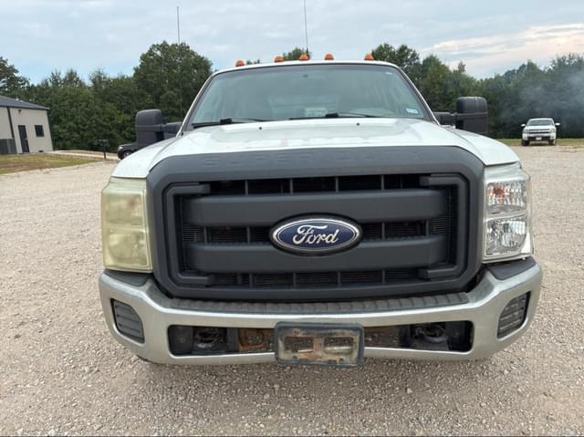 Image of Ford F-350 equipment image 1
