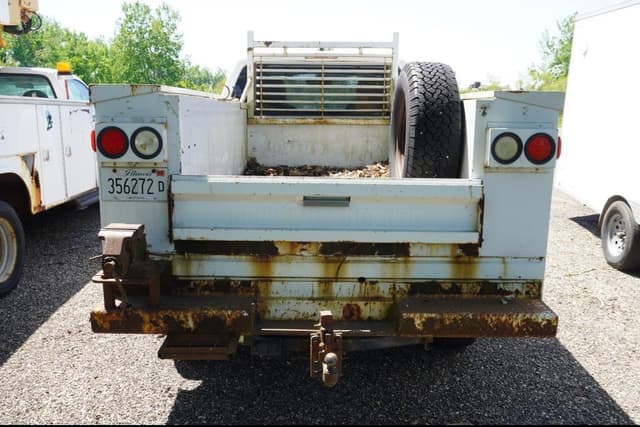 Image of Ford F-350 equipment image 2