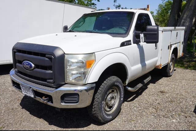 Image of Ford F-350 equipment image 1