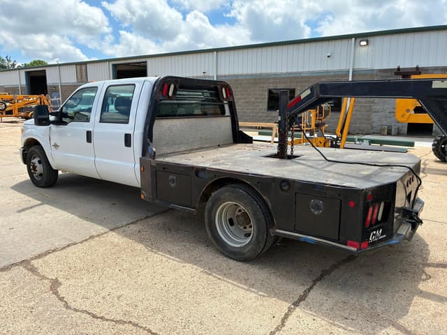 Image of Ford F-350 equipment image 3