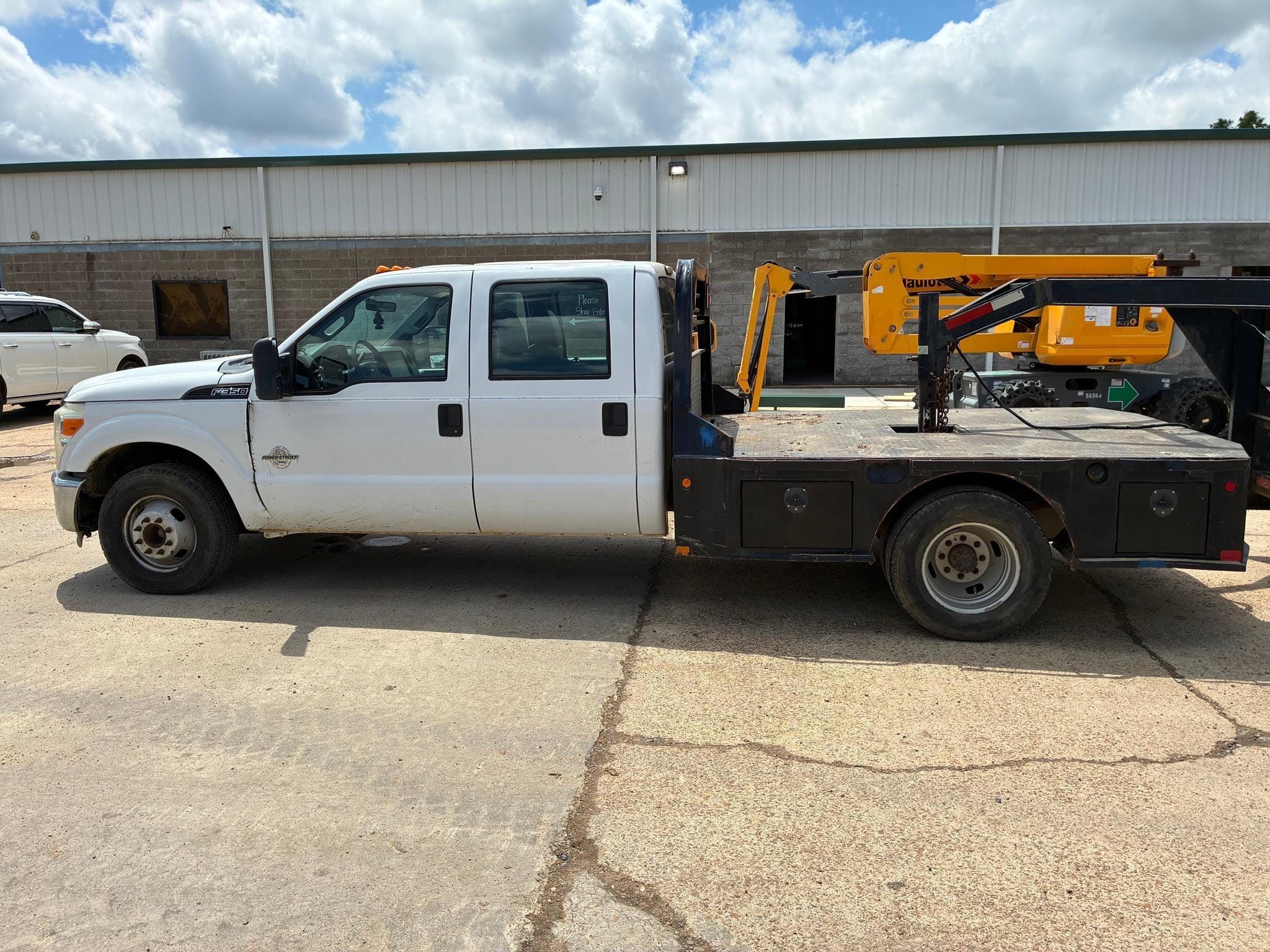 2011 Ford F-350 Equipment Image0