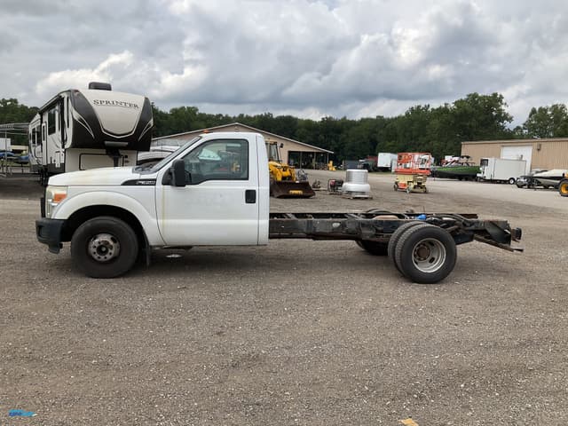 Image of Ford F-350 equipment image 1