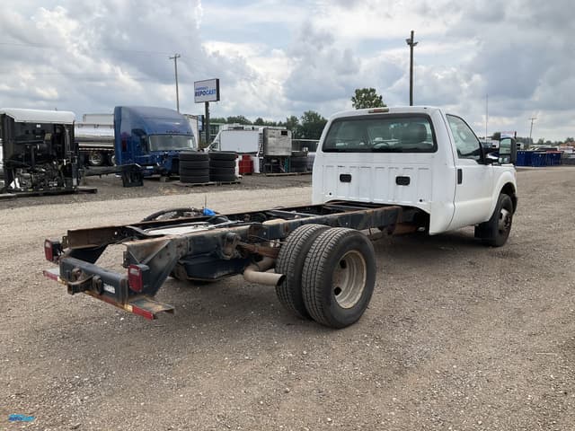 Image of Ford F-350 equipment image 4