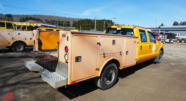 Image of Ford F-350 equipment image 3