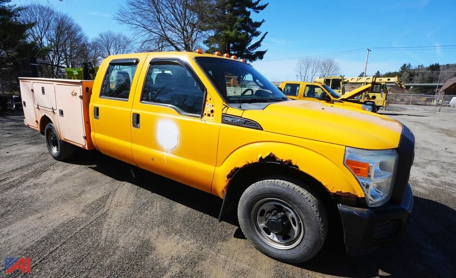 2011 Ford F-350 Equipment Image0
