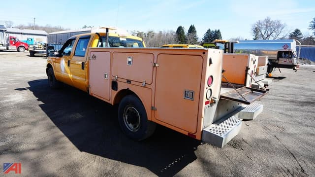 Image of Ford F-350 equipment image 4