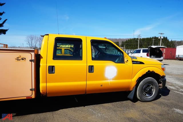 Image of Ford F-350 equipment image 1