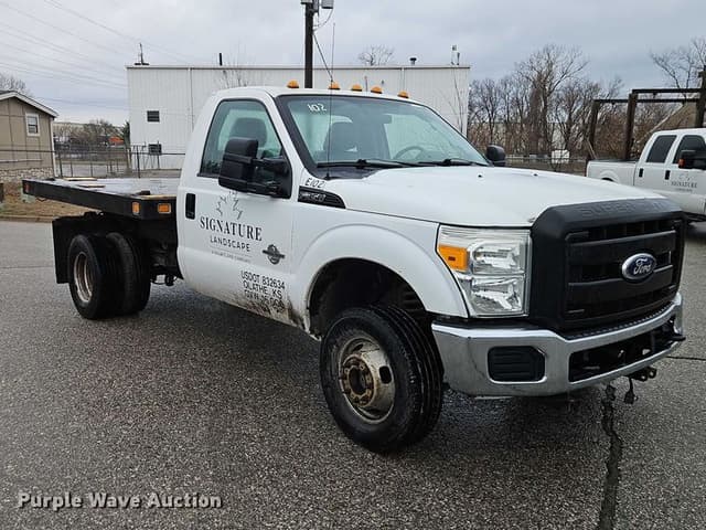 Image of Ford F-350 equipment image 2