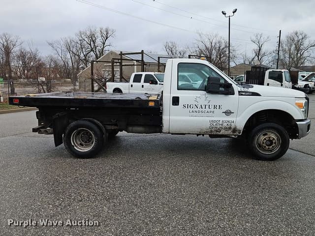 Image of Ford F-350 equipment image 3