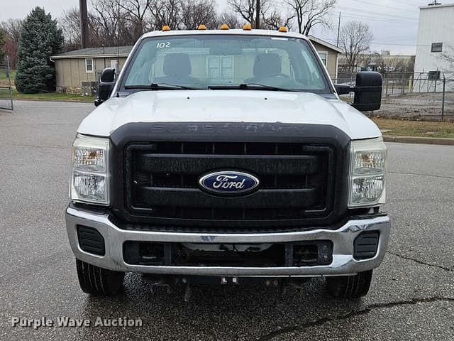 Image of Ford F-350 equipment image 1