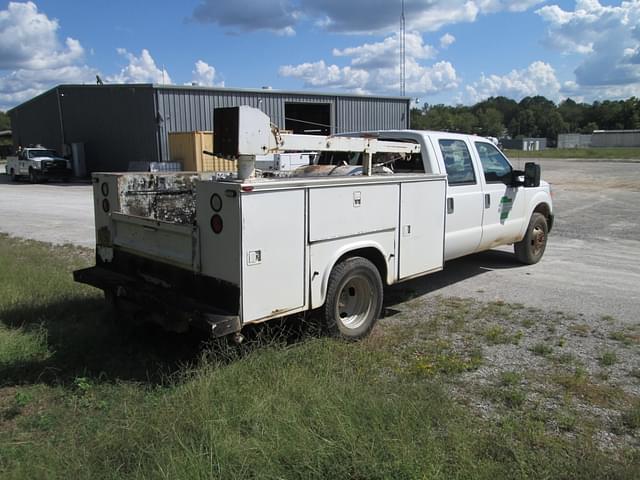 Image of Ford F-350 equipment image 2